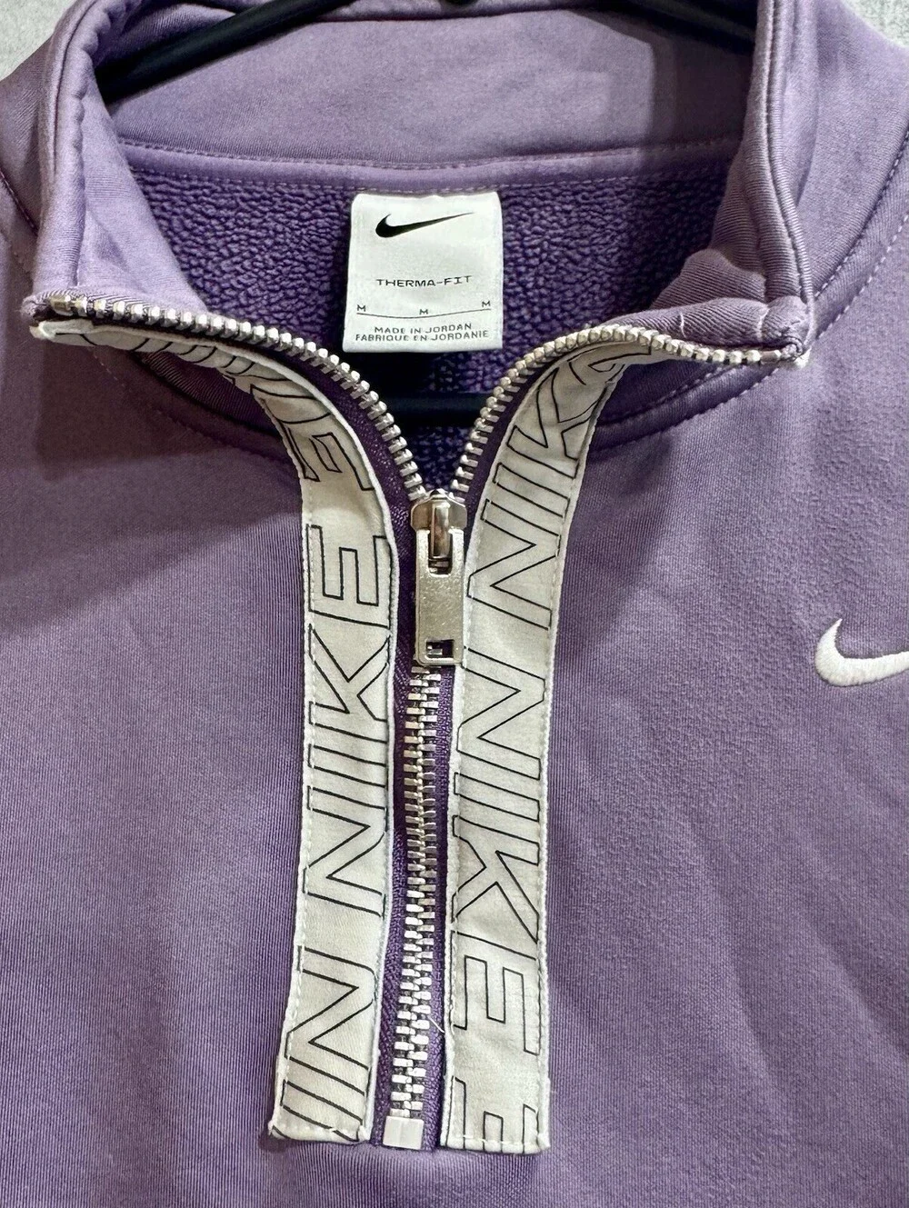 Nike Therma-FIT Women's Medium Purple 1/4 Zip Pullover Sweatshirt Pocket